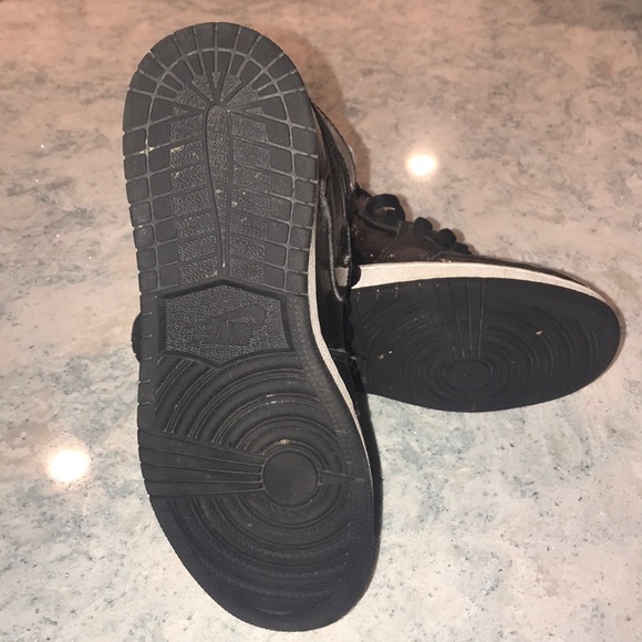 Black Jordan 1 Retro sz 4 Patent Leather - Picture 6 of 6